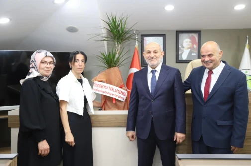HENDEK’Lİ MUHTARLAR BAŞKAN İRFAN PÜSKÜLLÜ’YÜ ZİYARET ETTİ