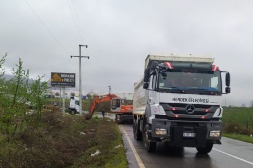 HENDEK BELEDİYESİNDEN  SAHADA ETKİN ÇÖZÜMLER