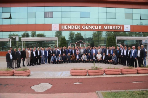 BAŞKAN İRFAN PÜSKÜLLÜ HENDEKLİ MUHTARLARLA YEMEKTE BİR ARAYA GELDİ