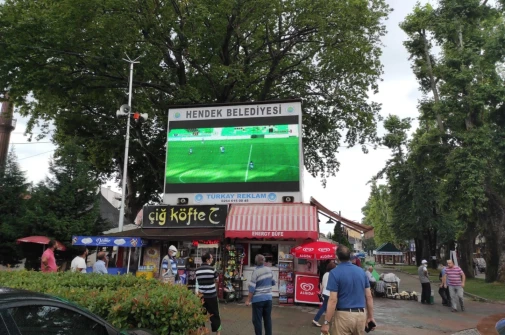 SAKARYASPOR'UN MAÇI CUMHURİYET MEYDANI'NDAN CANLI YAYINLANACAK