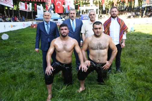 20. SELMAN DEDE YAĞLI GÜREŞLERİNİN BAŞPEHLİVANI ARSLAN OLDU