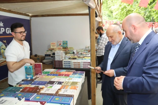 KİTAPSEVERLER HENDEK’TE KİTAP GÜNLERİ ETKİNLİĞİNDE BULUŞTU
